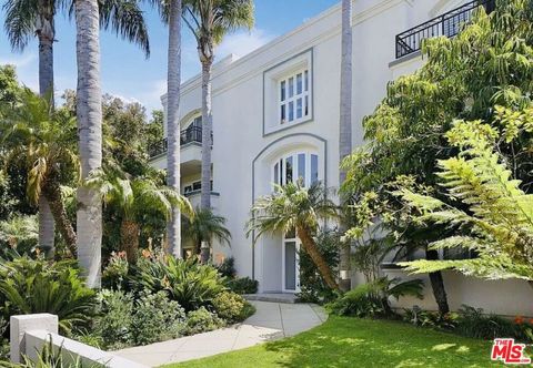 Photo of 446 San Vicente Boulevard #107, Santa Monica, CA 90402 (MLS # 26858837)