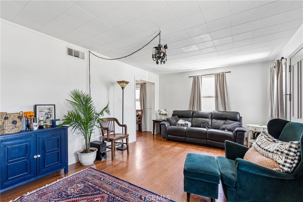 626 S Inglewood Avenue, Inglewood CA 90301