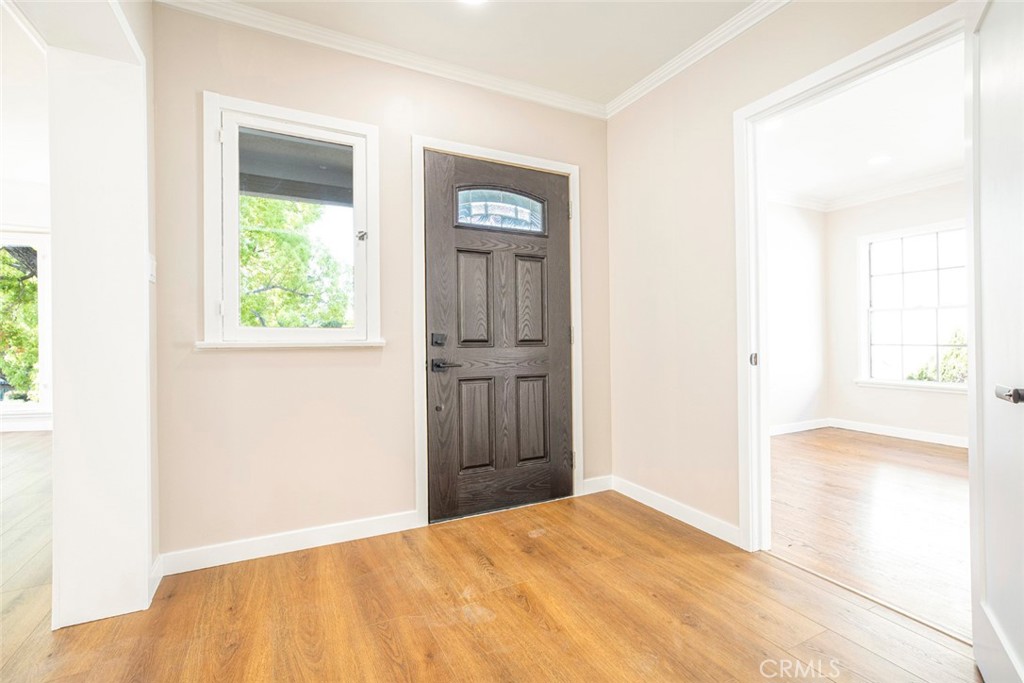 Welcome to this stunning, fully remodeled 3-bedroom, 2-bathroom home in the heart of prime Glendale!
Featuring approximately 1,500 sq. ft. of beautifully designed living space, this home offers an open and bright floor plan with abundant natural light, sleek new flooring, and modern finishes throughout.
The brand-new kitchen boasts custom cabinetry, quartz countertops, and stainless steel appliances — perfect for both everyday living and entertaining. Both bathrooms have been tastefully updated with designer tile and contemporary fixtures.
Enjoy the perfect blend of comfort and style in this move-in-ready home, conveniently located near top-rated schools, shopping, dining, and entertainment in one of Glendale’s most desirable neighborhoods.