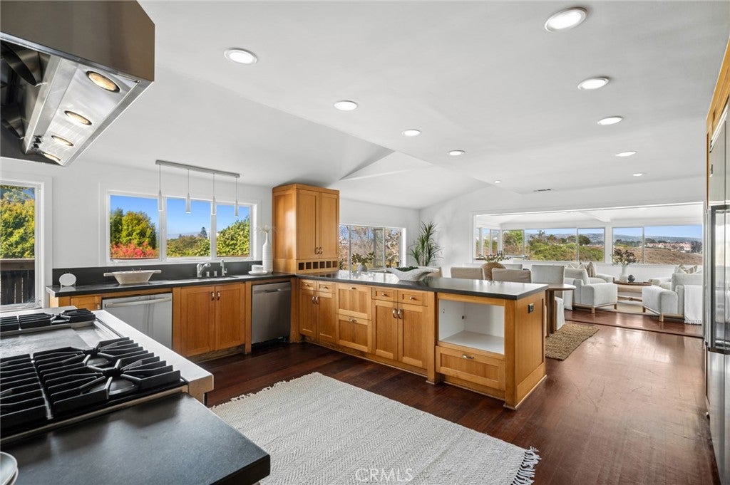 608 Saint James Place, Newport Beach CA 92663 - Photo 11