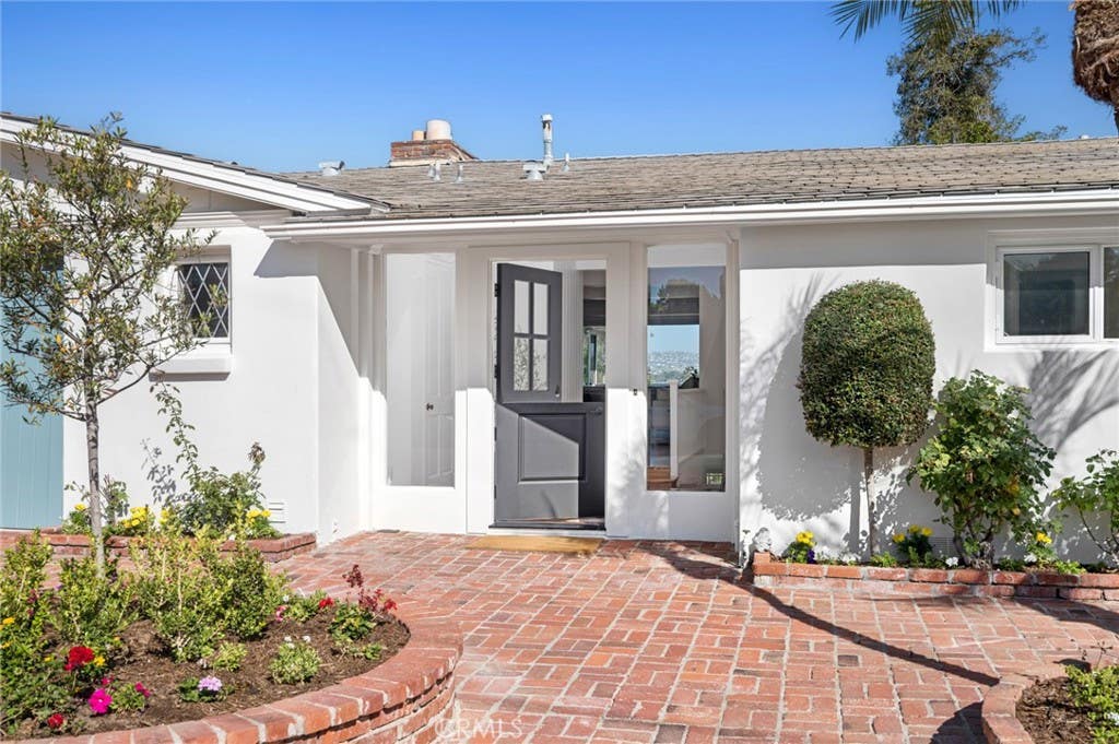 Photo of 608 Saint James Place, Newport Beach, CA 92663 (MLS # NP26169710)