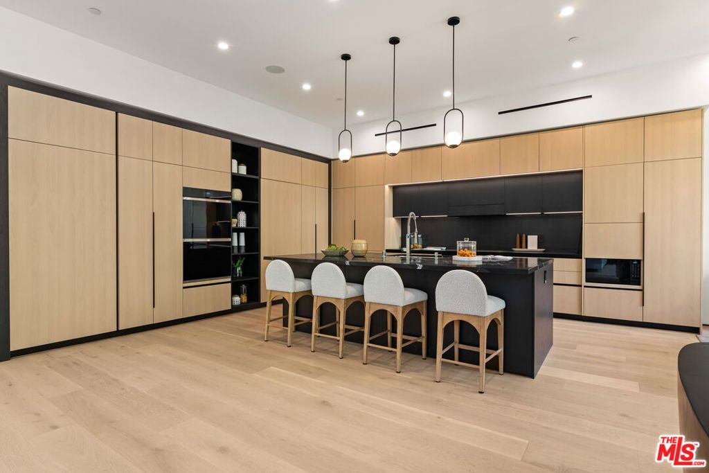 Photo of 11929 Brentwood Grove Drive, Los Angeles, CA 90049 (MLS # 26838427)
