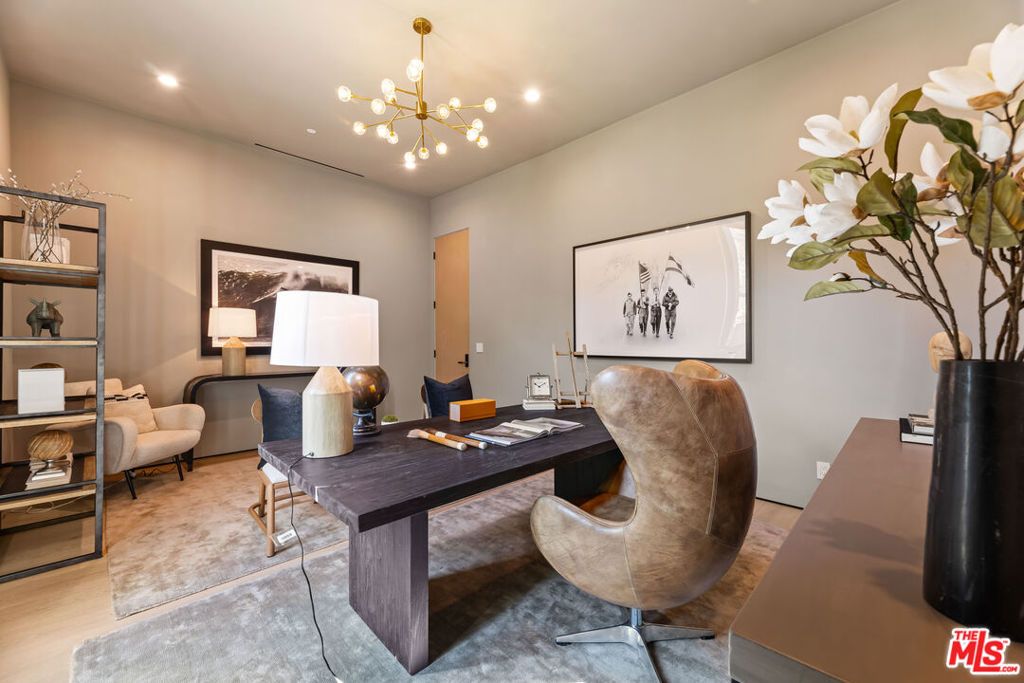 Photo of 11929 Brentwood Grove Drive, Los Angeles, CA 90049 (MLS # 26838427)