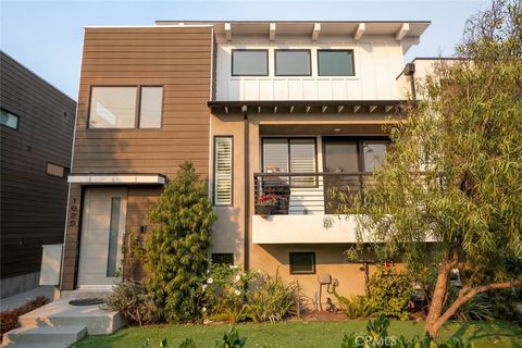 Photo of 1825 11th Street St, Manhattan Beach, CA 90266 (MLS # SB26003198)