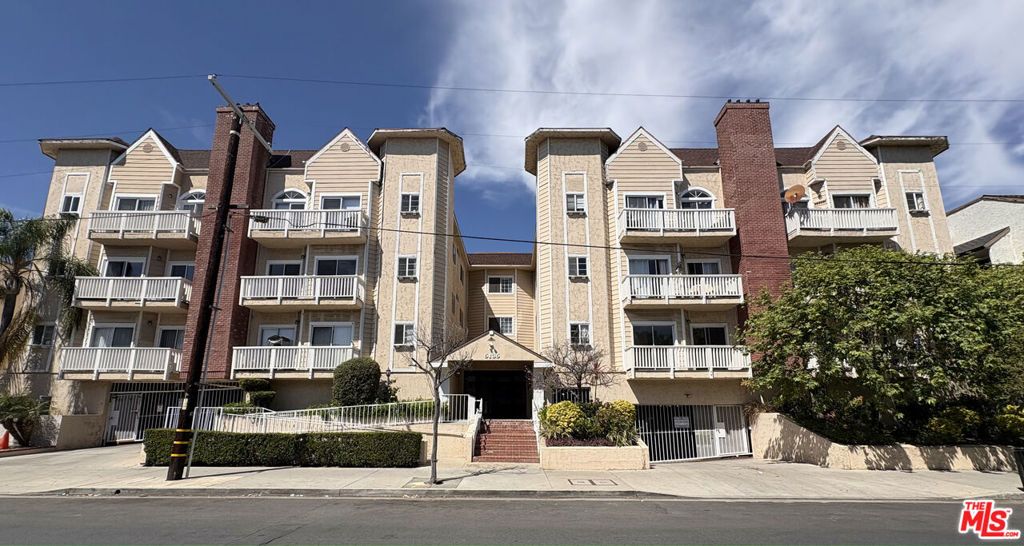 Photo of 5135 Zelzah Avenue #203, Encino, CA 91316 (MLS # 25510645)