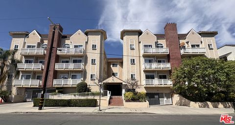 Photo of 5135 Zelzah Avenue #203, Encino, CA 91316 (MLS # 25510645)