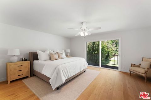 Tiny photo for 411 Meadowview Drive, La Canada Flintridge, CA 91011 (MLS # 26667041)