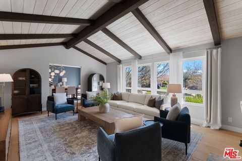 Photo of 411 Meadowview Drive, La Canada Flintridge, CA 91011 (MLS # 26667041)