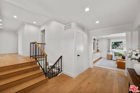 Tiny photo for 411 Meadowview Drive, La Canada Flintridge, CA 91011 (MLS # 26667041)