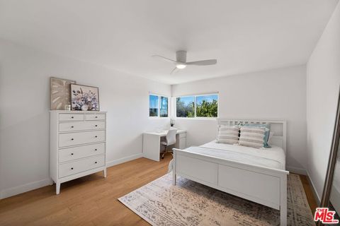 Tiny photo for 411 Meadowview Drive, La Canada Flintridge, CA 91011 (MLS # 26667041)