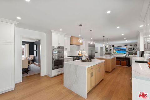 Tiny photo for 411 Meadowview Drive, La Canada Flintridge, CA 91011 (MLS # 26667041)