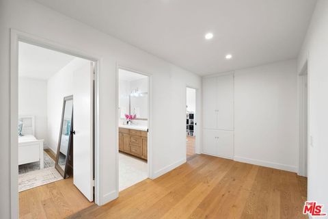 Tiny photo for 411 Meadowview Drive, La Canada Flintridge, CA 91011 (MLS # 26667041)