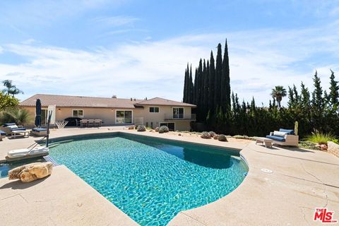 Tiny photo for 411 Meadowview Drive, La Canada Flintridge, CA 91011 (MLS # 26667041)