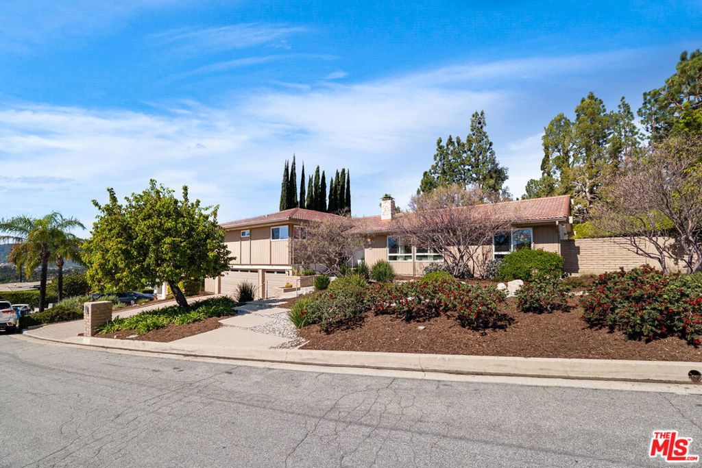 411 Meadowview Drive