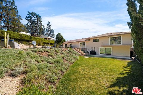 Tiny photo for 411 Meadowview Drive, La Canada Flintridge, CA 91011 (MLS # 26667041)