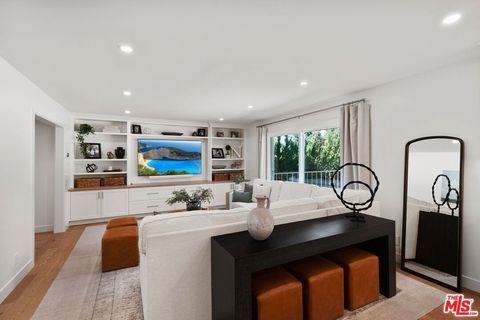 Tiny photo for 411 Meadowview Drive, La Canada Flintridge, CA 91011 (MLS # 26667041)