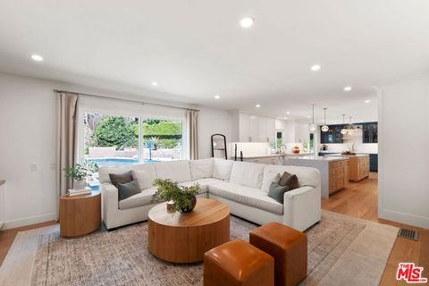 Tiny photo for 411 Meadowview Drive, La Canada Flintridge, CA 91011 (MLS # 26667041)