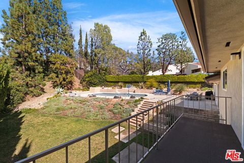 Tiny photo for 411 Meadowview Drive, La Canada Flintridge, CA 91011 (MLS # 26667041)