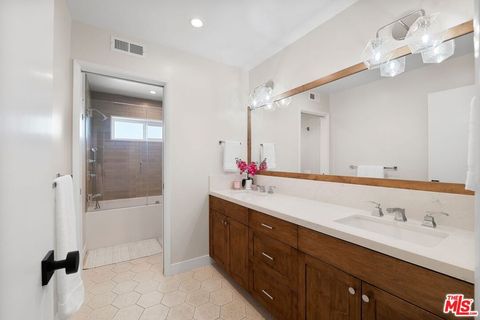 Tiny photo for 411 Meadowview Drive, La Canada Flintridge, CA 91011 (MLS # 26667041)