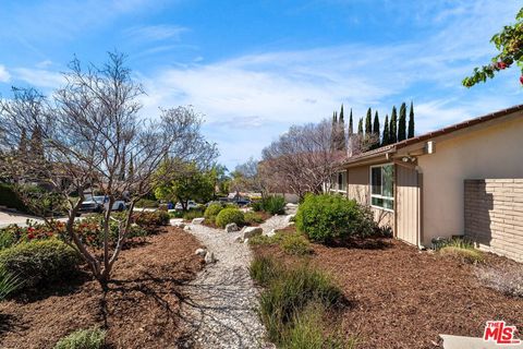 Tiny photo for 411 Meadowview Drive, La Canada Flintridge, CA 91011 (MLS # 26667041)