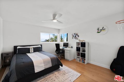 Tiny photo for 411 Meadowview Drive, La Canada Flintridge, CA 91011 (MLS # 26667041)