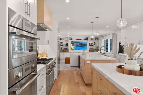 Tiny photo for 411 Meadowview Drive, La Canada Flintridge, CA 91011 (MLS # 26667041)