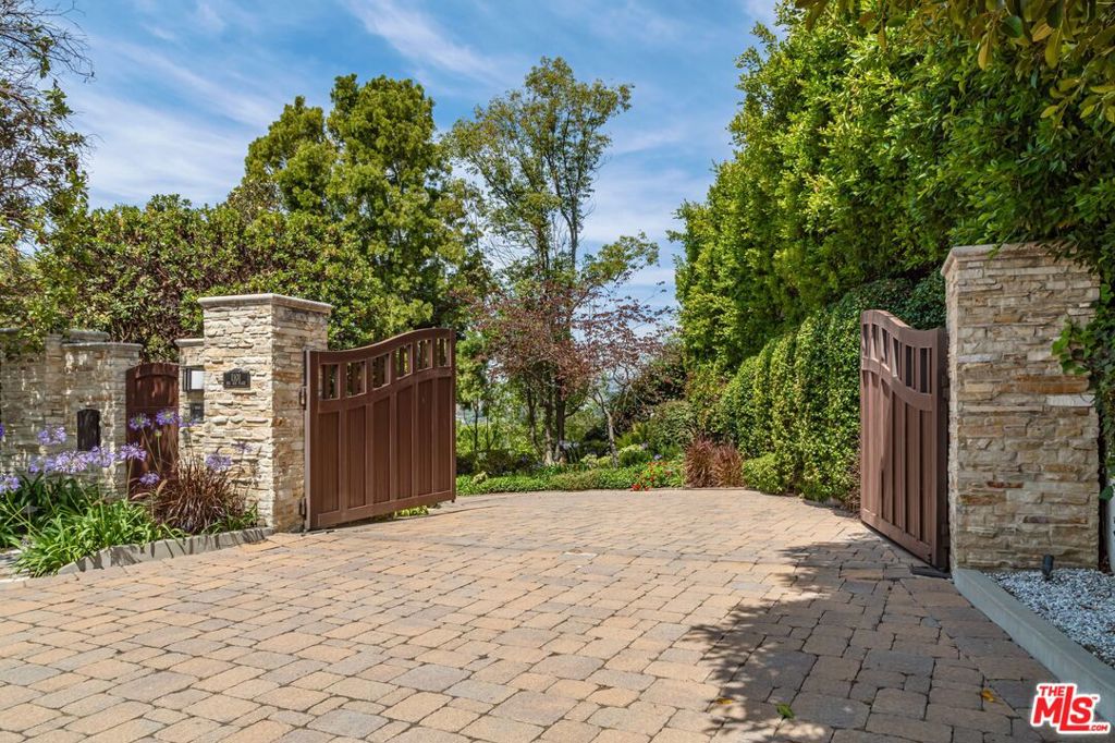 1101 Bel Air Place