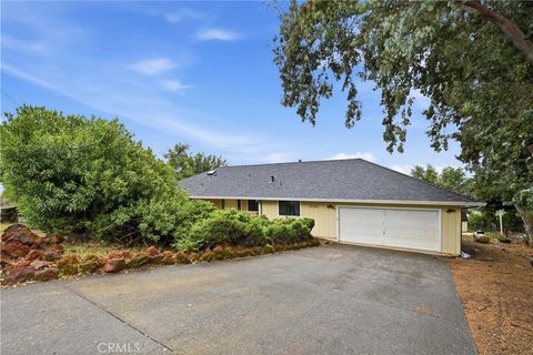 Photo of 17312 Greenridge Rd, Hidden Valley Lake, CA 95467 (MLS # LC26092337)