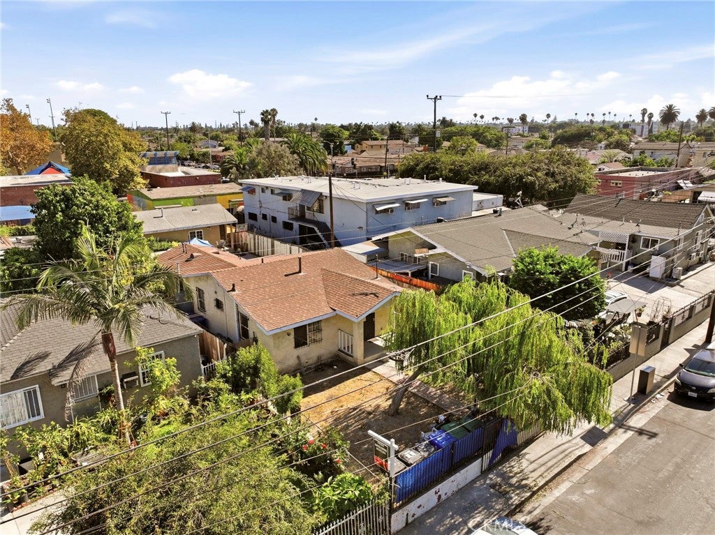 652 W 87th