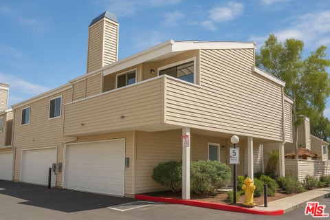 Photo of 9928 Sepulveda Boulevard #5, Los Angeles, CA 91345 (MLS # 26861479)