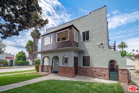 Photo of 2757 S Mansfield Avenue, Los Angeles, CA 90016 (MLS # 26985053)