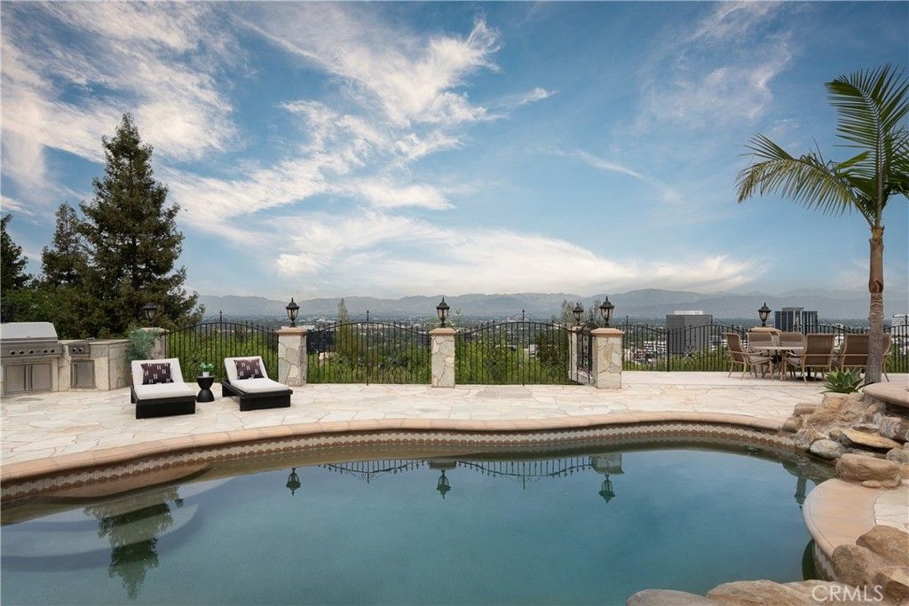 Photo of 4440 Bergamo Drive, Encino, CA 91436 (MLS # SR25198054)