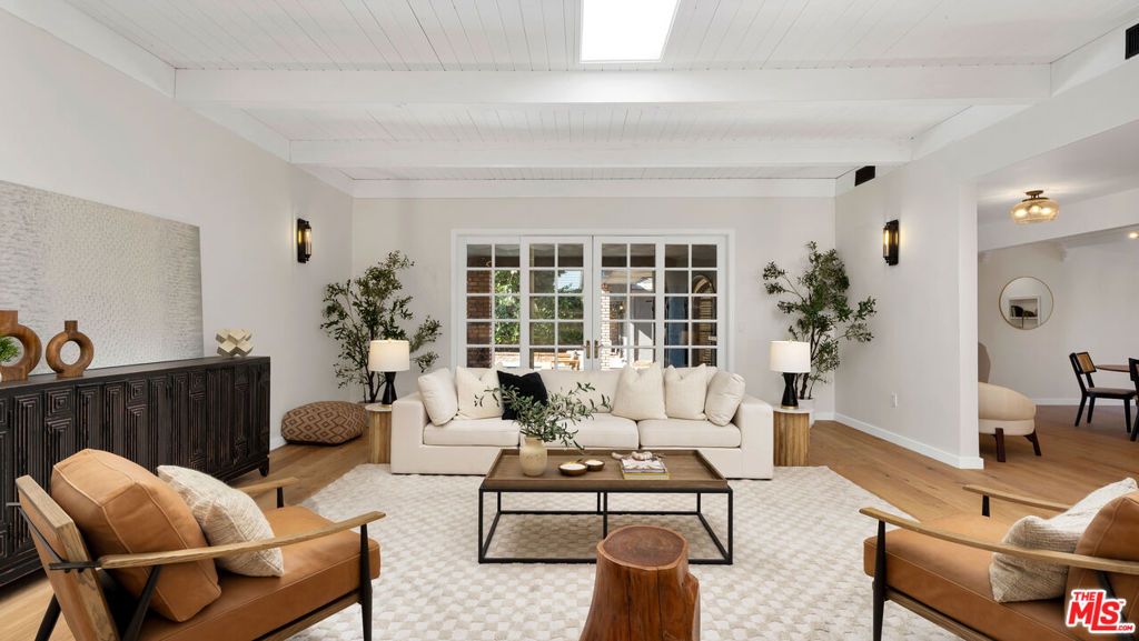 Photo of 4559 Morella Avenue, Studio City, CA 91607 (MLS # 25604603)