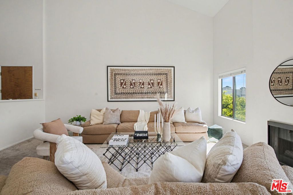 1909 Glendon Avenue 304