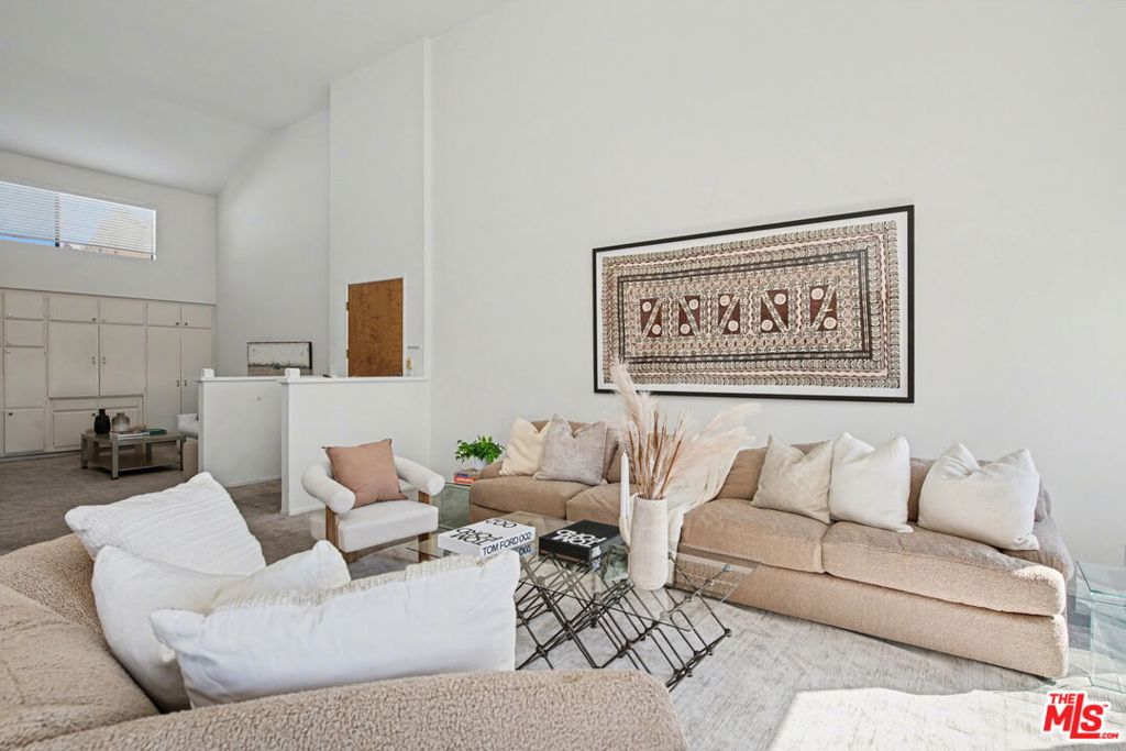 1909 Glendon Avenue 304