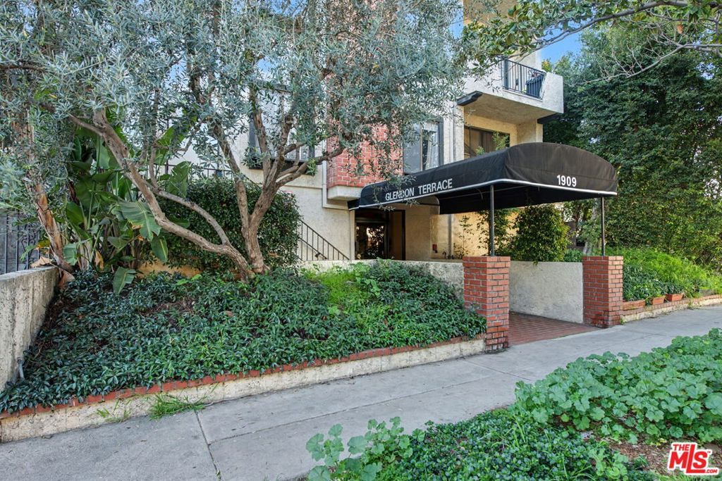 Photo of 1909 Glendon Avenue #304, Los Angeles, CA 90025 (MLS # 26646829)
