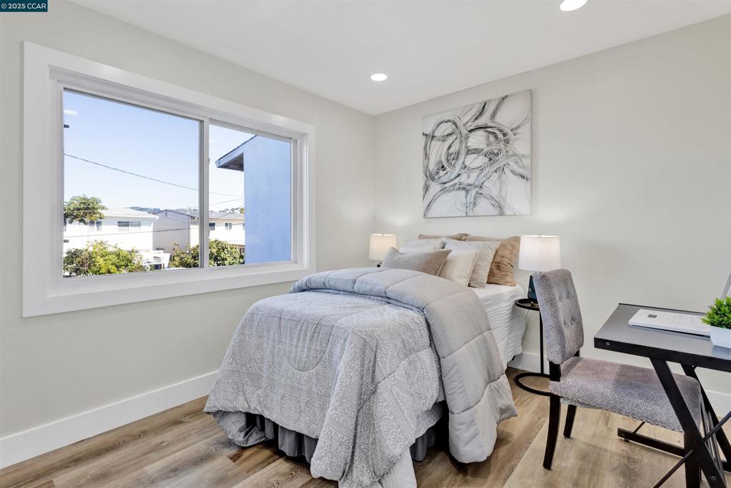 LAUREL PARK - Residential