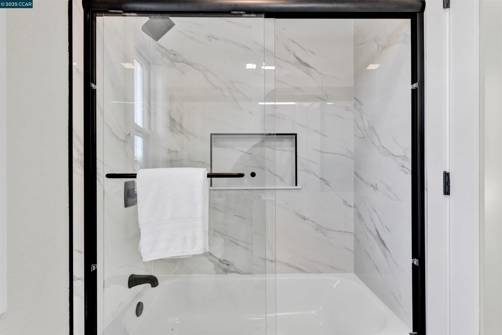 LAUREL PARK - Residential