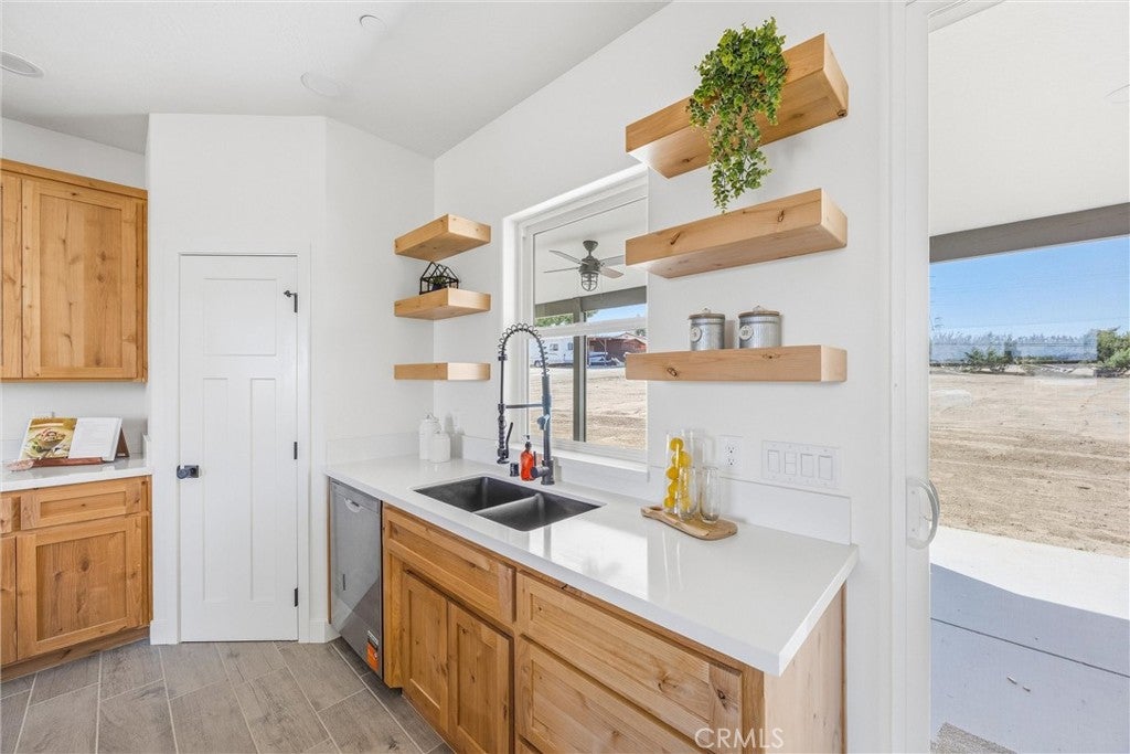7390 Oakwood