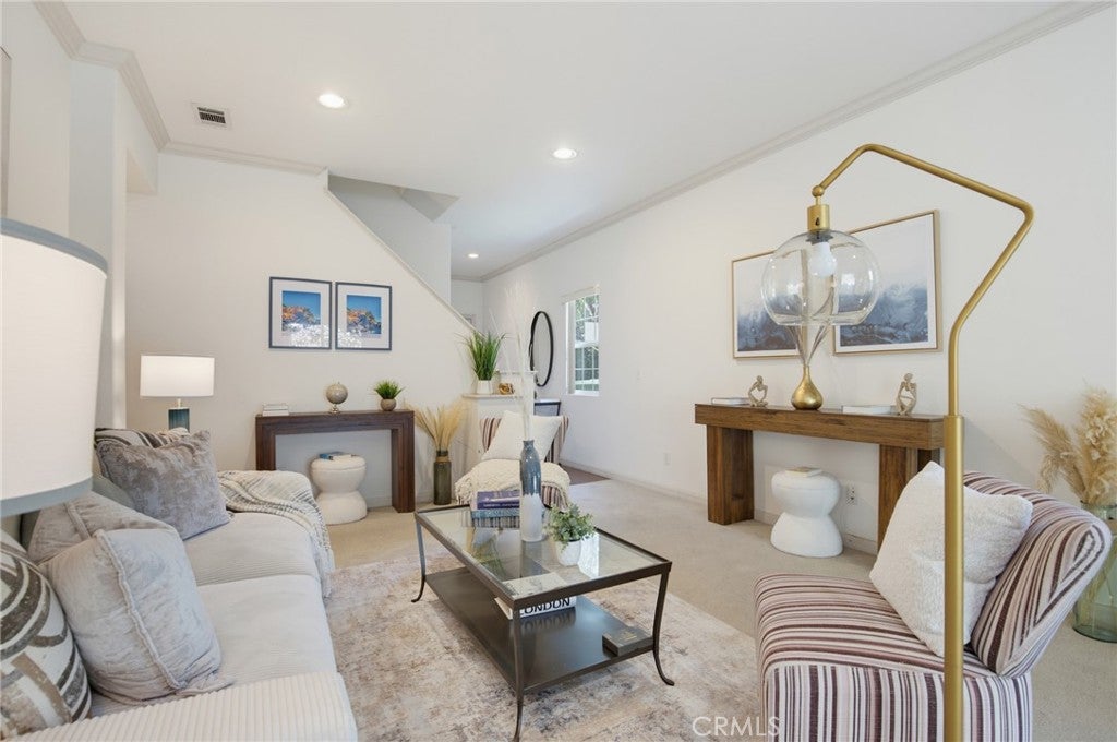15735 Wyandotte ST, Lake Balboa CA 91406