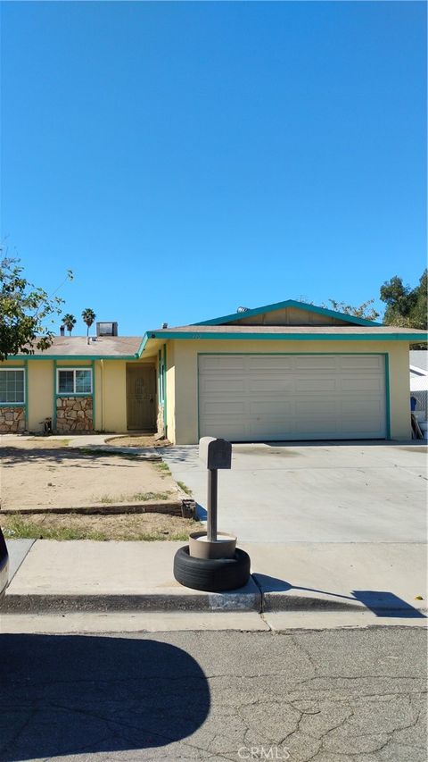 Photo of 312 Muir, Barstow, CA 92311 (MLS # HD25250076) Photo of 312 Muir, Barstow, CA 92311 (MLS # HD25250076)
