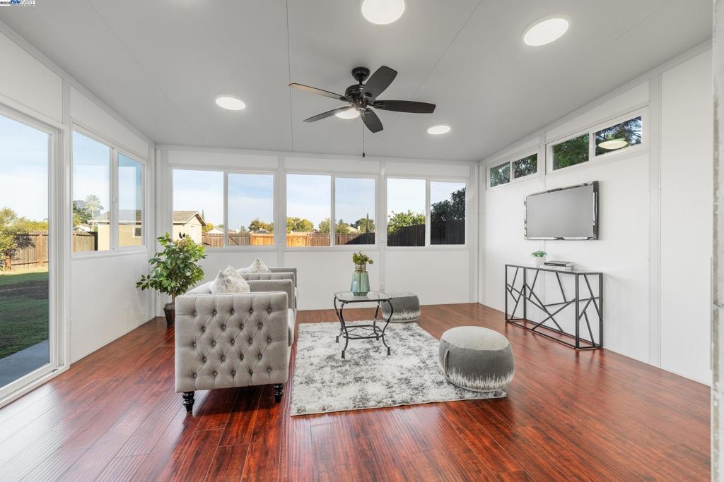 CENTRAL TRACY - Residential