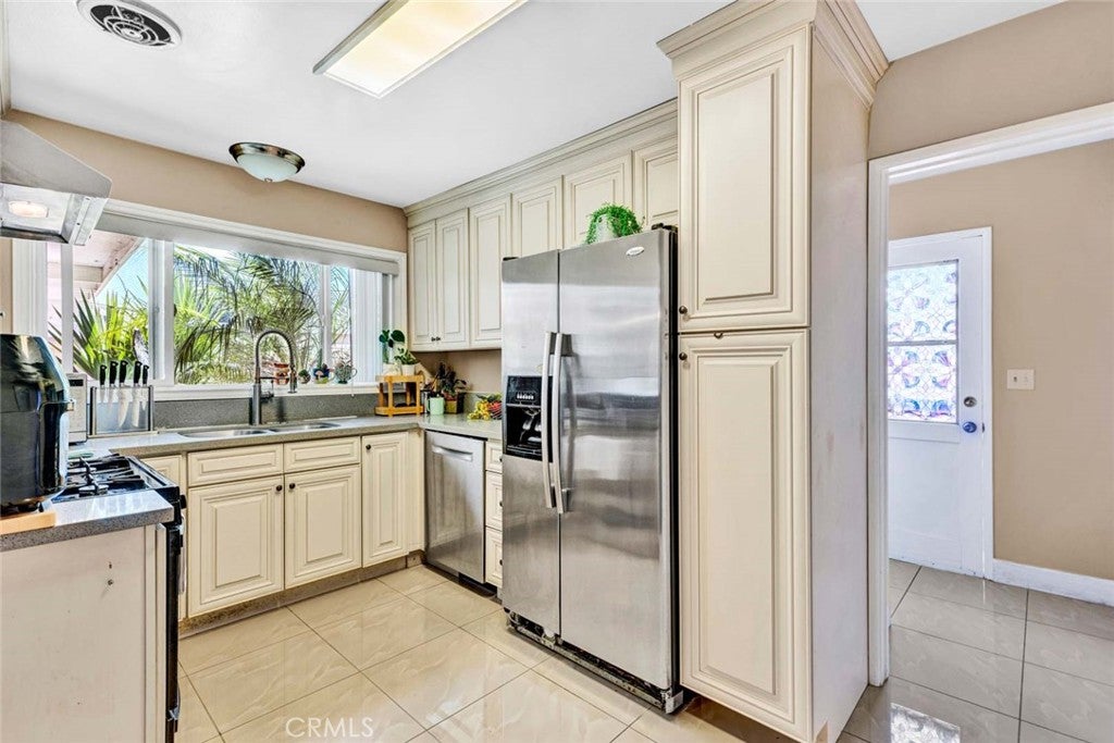 11812 Peacock Court