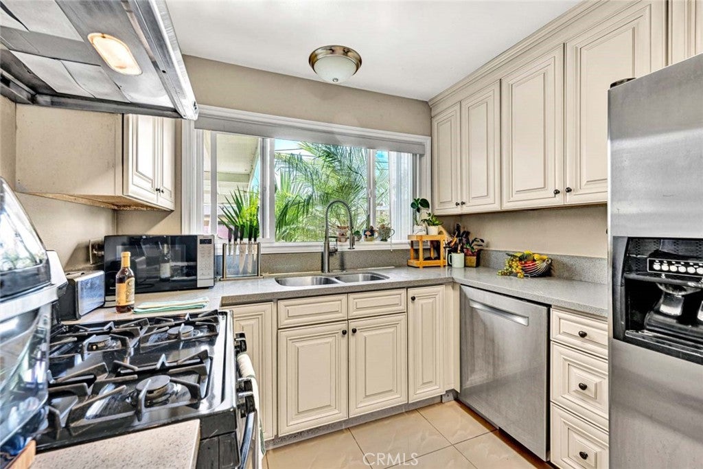 11812 Peacock Court