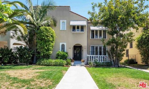 Photo of 226 N Irving Boulevard, Los Angeles, CA 90004 (MLS # 25530599)