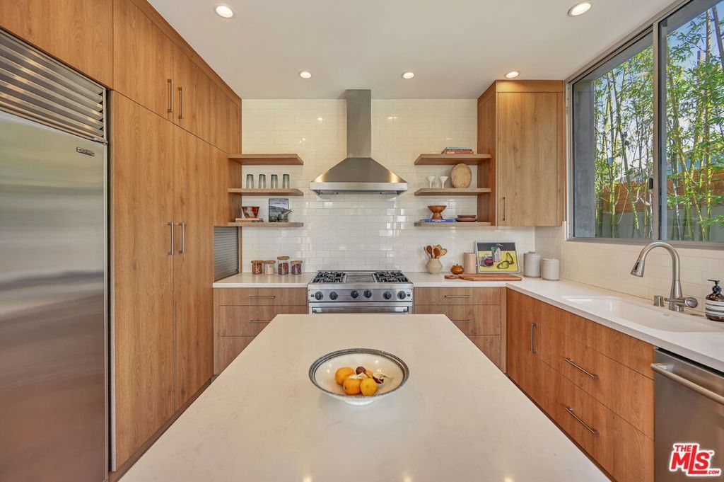 Photo of 2324 Boone Avenue, Venice, CA 90291 (MLS # 26829973)