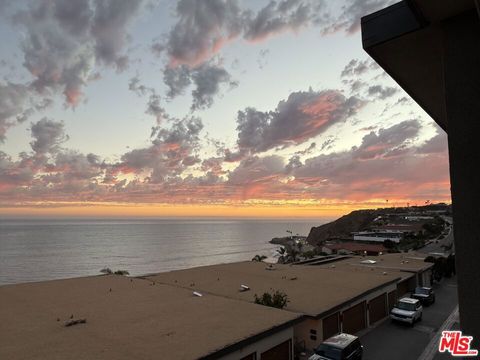 Photo of 18071 Coastline Drive, Malibu, CA 90265 (MLS # 25610981) Photo of 18071 Coastline Drive, Malibu, CA 90265 (MLS # 25610981)