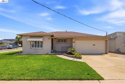 Photo of 3838 Monterey Blvd. BLVD, San Leandro, CA 94578 (MLS # 41137568)