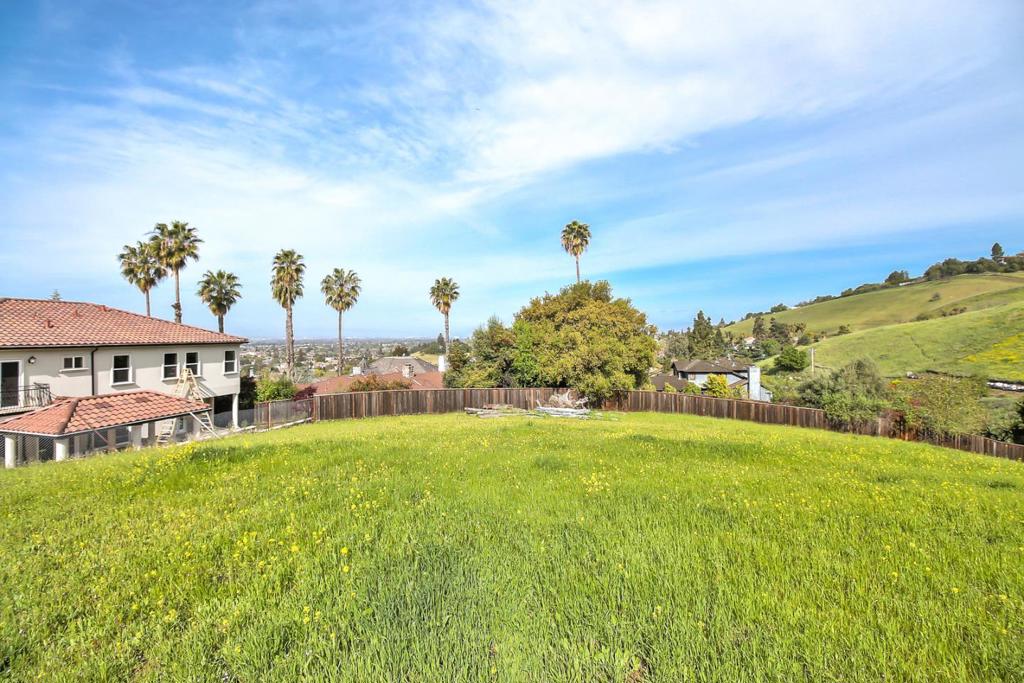 Nestled in the quiet San Jose Foothills this parcel is perfect for your Dream Home! Breathtaking views of the city, mountains and surrounded by gorgeous custom built homes. This is a gem of a parcel with mostly level/flat land that has access to City utilities at street. Conveniently located just moments away from the San Jose Country Club. Land has been previously approved for building permits. Build your Dream Home!