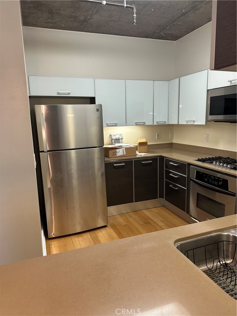 Corner unit in the Market Lofts, walking distance to L.A. Live.